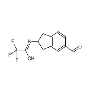 アセトアミド、N-（5-アセチル-2,3-ジヒドロ-1H-インデン-2-イル）-2,2,2-トリフルオロ -  CAS 601487-87-0