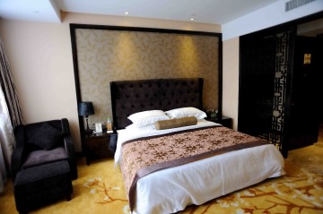 Environmental friendly lacquer style can customized modern motel room furniture