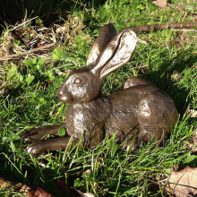 Outdoor Garden Life Size Animal Statues Cast Brass Bronze Lying Rabbits Sculpture