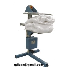 Comforter packing machine
