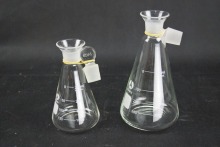 Laboratory glassware measuring cylinder volumetric flask serum bottle