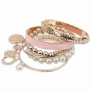 Multi-layer antique alloy disk and beaded bracelets for women, made of alloy and beads