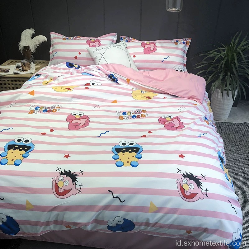 set tempat tidur dengan desain lucu