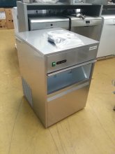 BULLET ICE MAKER/ROUND ICE MACHINE 90KGS IN KITCHEN