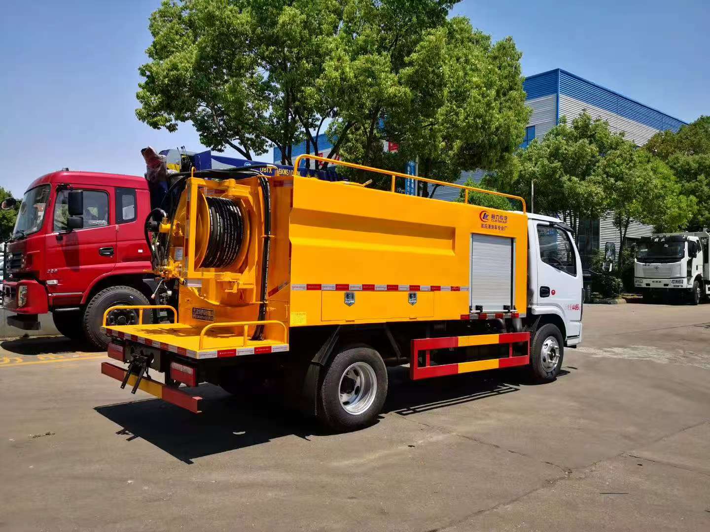 Надежный бак емкостью 4500 л, предназначенный для спринклерных установок Reliable 4500L Tank Designed for Water Sprinkler Units