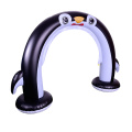 Outdoor PVC opblaasbare boog sprinkler pinguïn voor kinderen