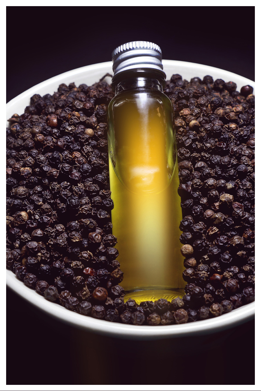 100% Pure natural organic black pepper essential oil