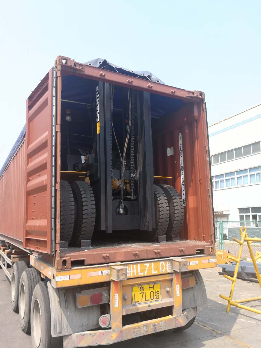 10 ton forklift loading container