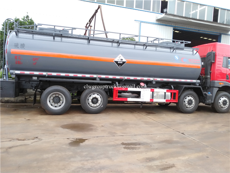 FAW 8x4 شاحنة خزان وقود نقل تخزين النفط