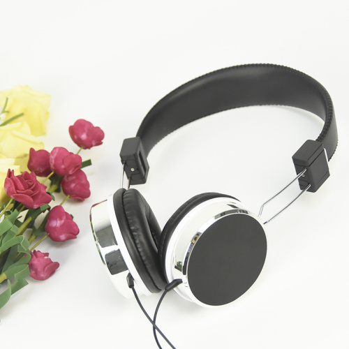 Auriculares estéreo promocionales de los auriculares sobre los auriculares del oído