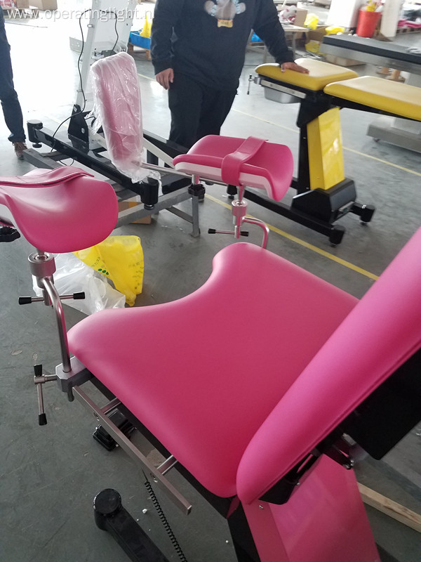 Semi-automatic obstetric examination bed