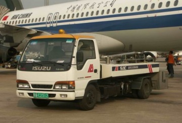 Lavatory service truck