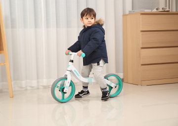 Highly balanced aluminum alloy child balance bike