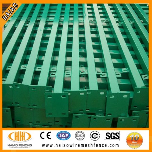 Hebei China professional pvc fence post/galvanized steel post/vineyard metal trellis post