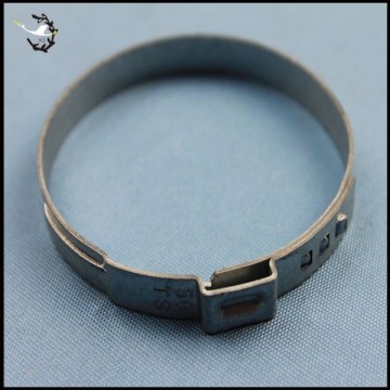 Custom lamp holder clip