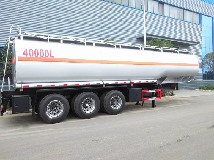 Tri Axles Tanker Sami Trailer 45000Liter Tanker