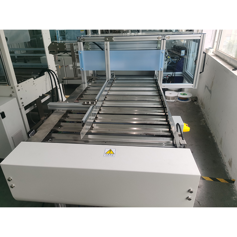 Mașină pentru mașini de ambalare a capacelor din plastic