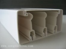 Rubber and plastics water-proof clip trunking