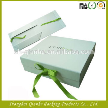 Foldable Boxes With Ribbon