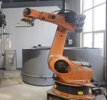 Automatic shell making manipulator