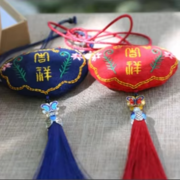 Traditional Handcrafted Mugwort Leaf Sachet with Auspicious Lock and Embroidered Pattern