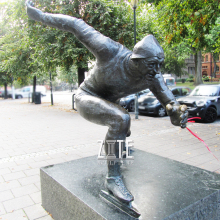 Customized outdoor metal bronze figure skating statue
