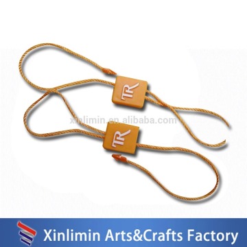 2016 newest embossed custom hard plastic tag for jeans