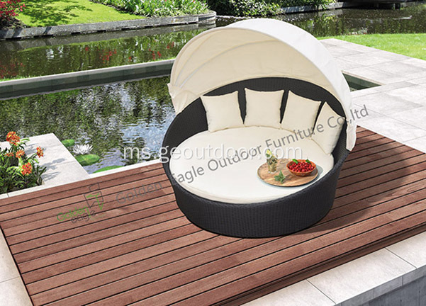 Outdoor Garden Wicker Bed Rounded Sunbed with Canopy