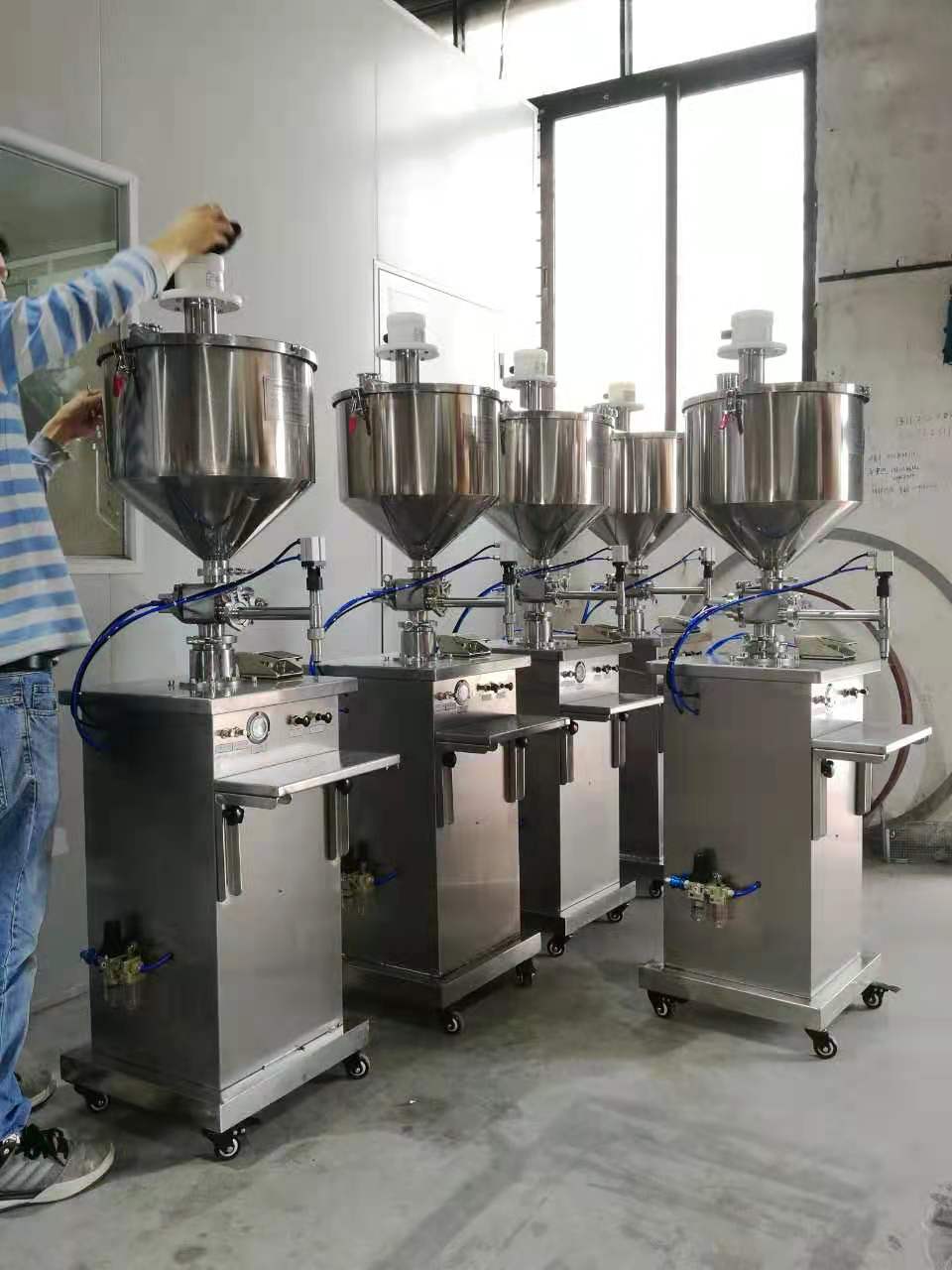 2021 hot sale semi automatic Soy sauce tomato sauce liquid packing filling machine in stock