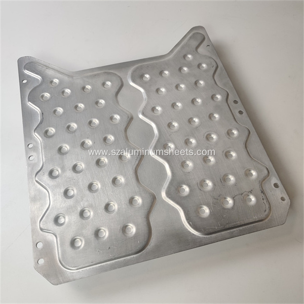 Liquid cooling plate for electrical cars