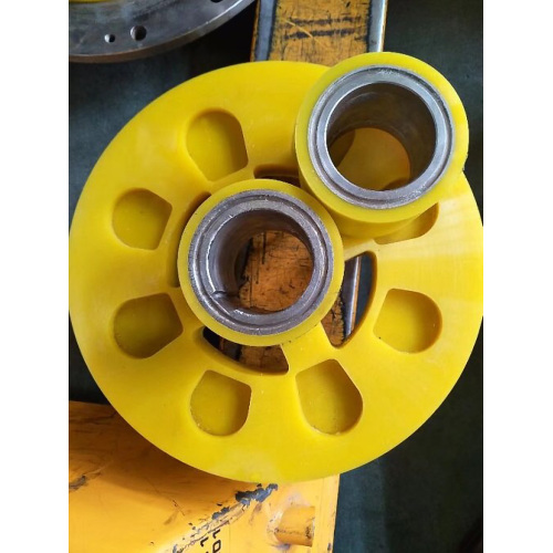 Изготовленный на заказ литой полиуретан Urethane Idler Roller Wheel