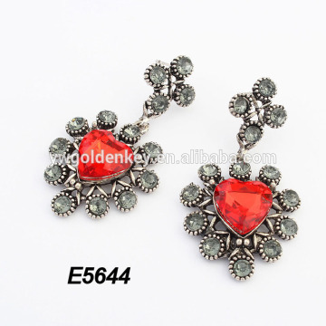 Vintage jewelry heart pendant dangle earrings