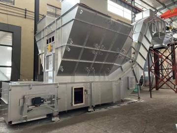 Inclined with Hopper type slat conveyor