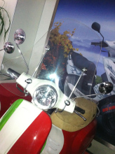 DOT Approved Windscreen in Motorcycle or Scooter