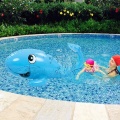 Aspersor inflable de ballena grande