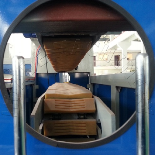 Küçük PVC HDPE PE boru çekme makinesi