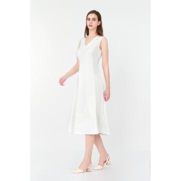 Gaun putih bersatu tanpa lengan V-necked
