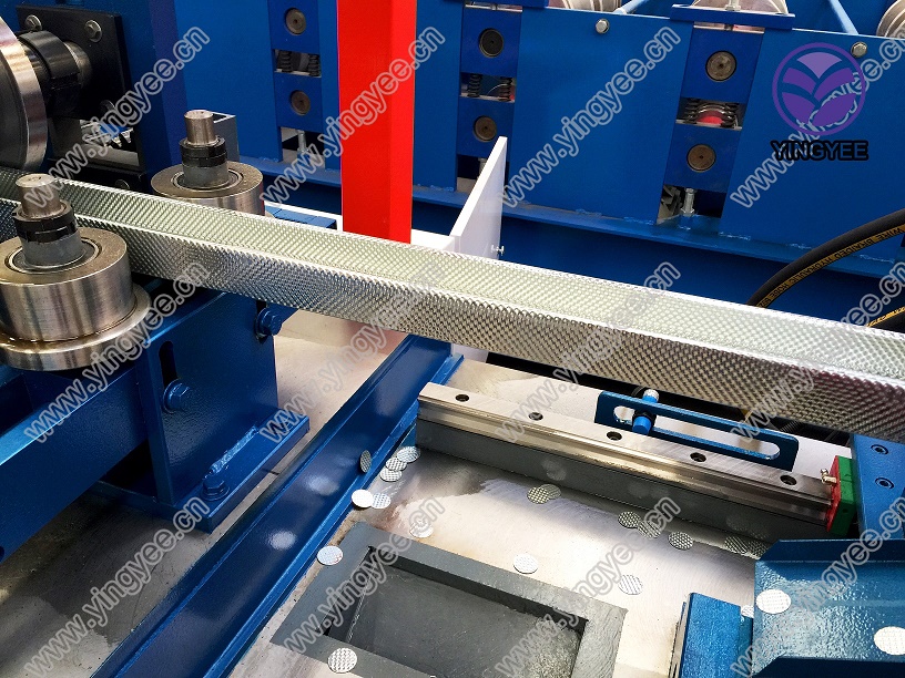 distinctive stud and track light keel roll forming machine