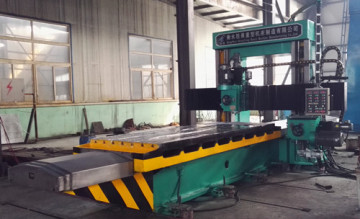 Gantry type milling machine