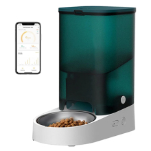 Pet cat feeder for freeze-dried pet food