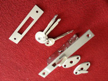 3 CROSS KEYS HOOK LOCK