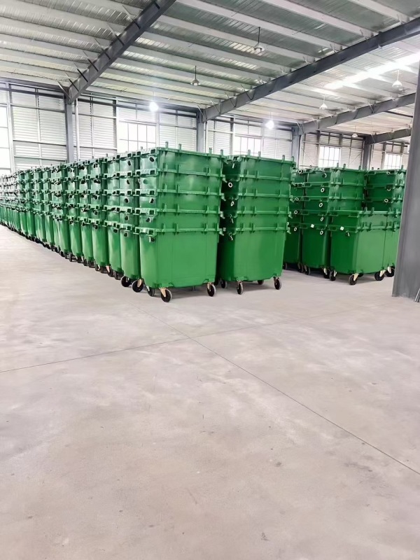 Four-Wheel Steering Plastic Trash Can 660 Liters