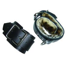 Fetish Bondage Restraints Wrist Cuff 2017 Factory Wholesale Leather Handcuff with fur Sex Toys
