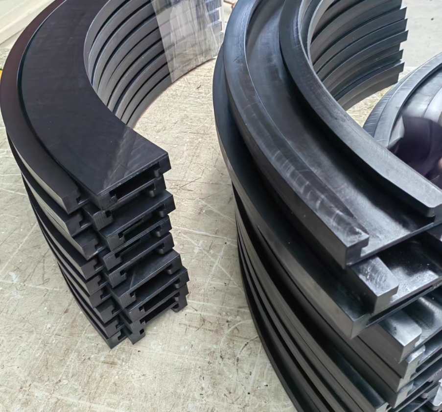 UHMWPE láncvezetők (2) UHMWPE chain guides (2)