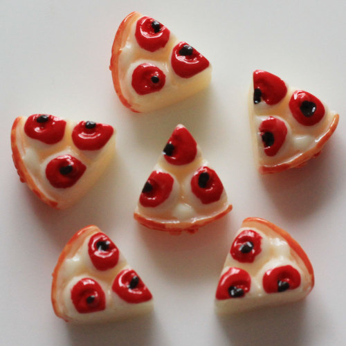 Χονδρική πίτα κέικ στυλ Triangle Kawaii 100τεμ/τσάντα Chunky Mini Cute Resin Beads Επίπεδη αυτοκόλλητα