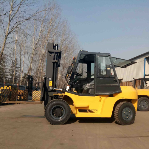 Forklift dengan kabin dan pemanas untuk area dingin