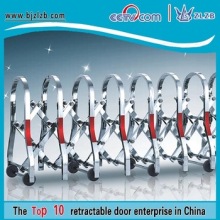 Mobile road grill retractable safety barriers