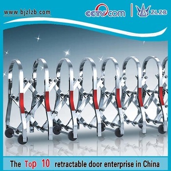 Mobile road grill retractable safety barriers