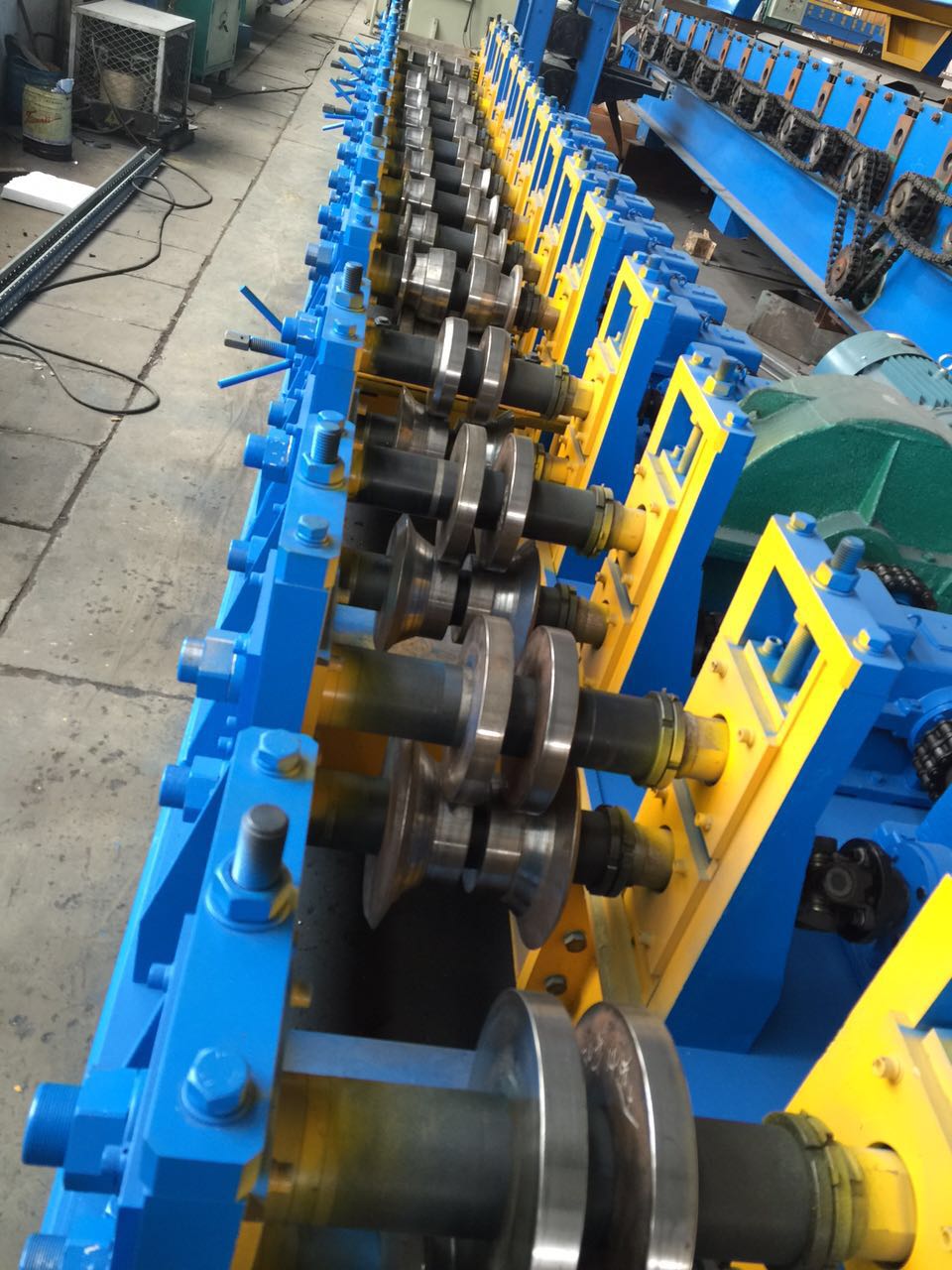 Storage rack roll forming machine