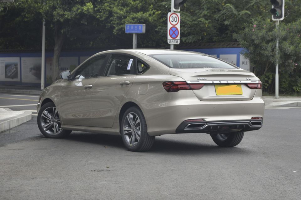 Used Geely cars Cheap Geely Binyue Cars Left Hand Drive CarModel 1.5 Turbo 177HP 5 Doors 5 Seats Used Car for Sale